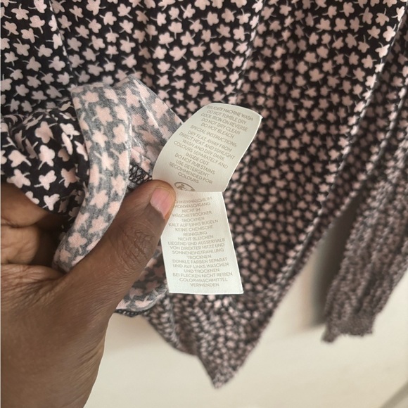 Boden Vicki Smocked Long Sleeve Blouse Milkshake Petals 8 Lightweight Workwear - Picture 7 of 7